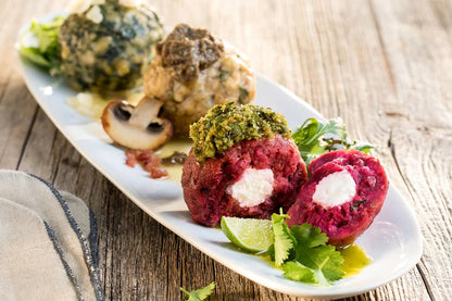 4 Rote-Beete-Knödel mit Ziegenkäsekern