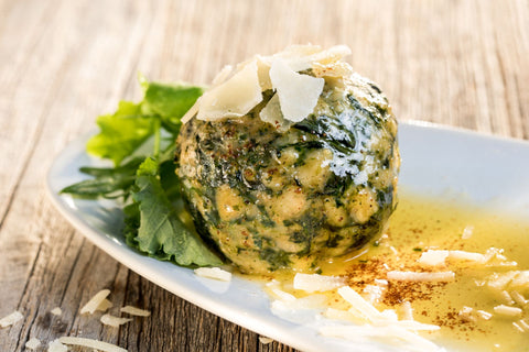 4 Spinat-Knödel mit Bergkäsekern